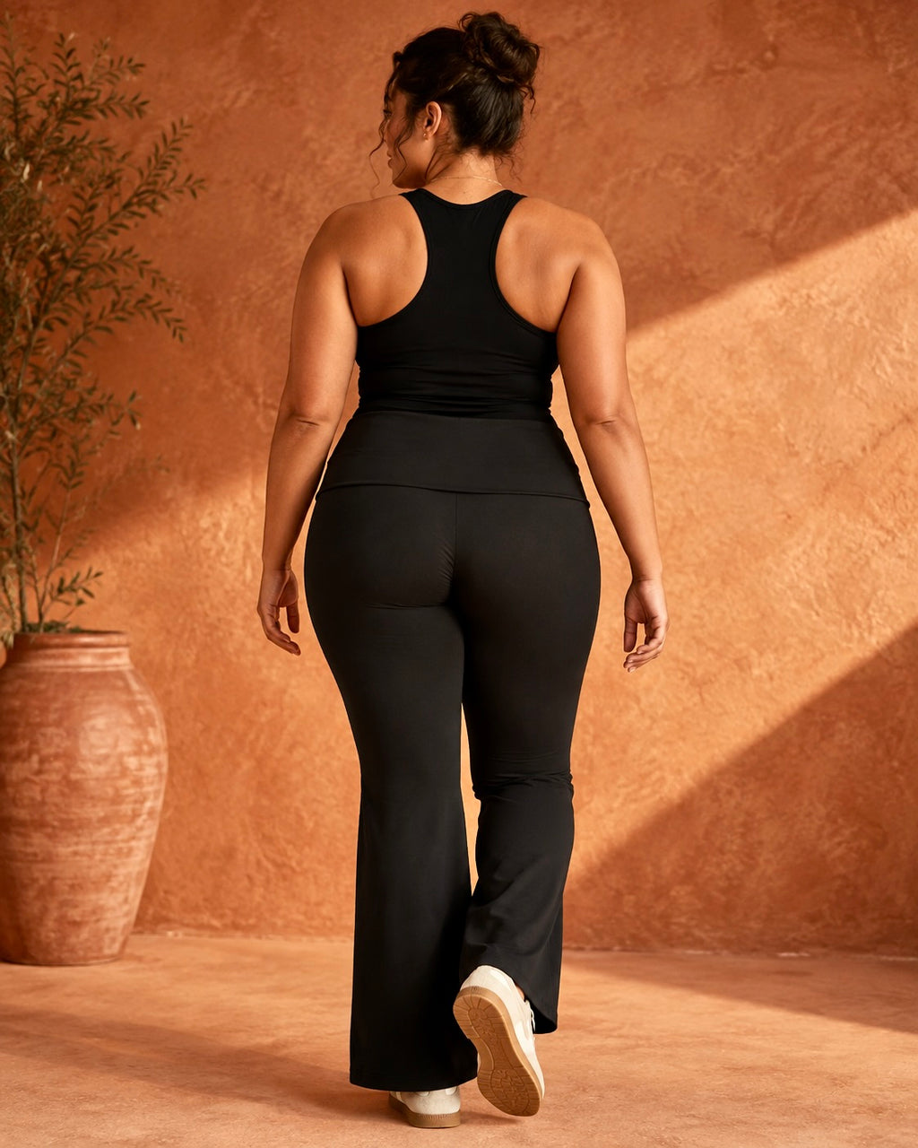 Legging de sport flare Emma, taille haute et effet scrunch — Maison Marianna