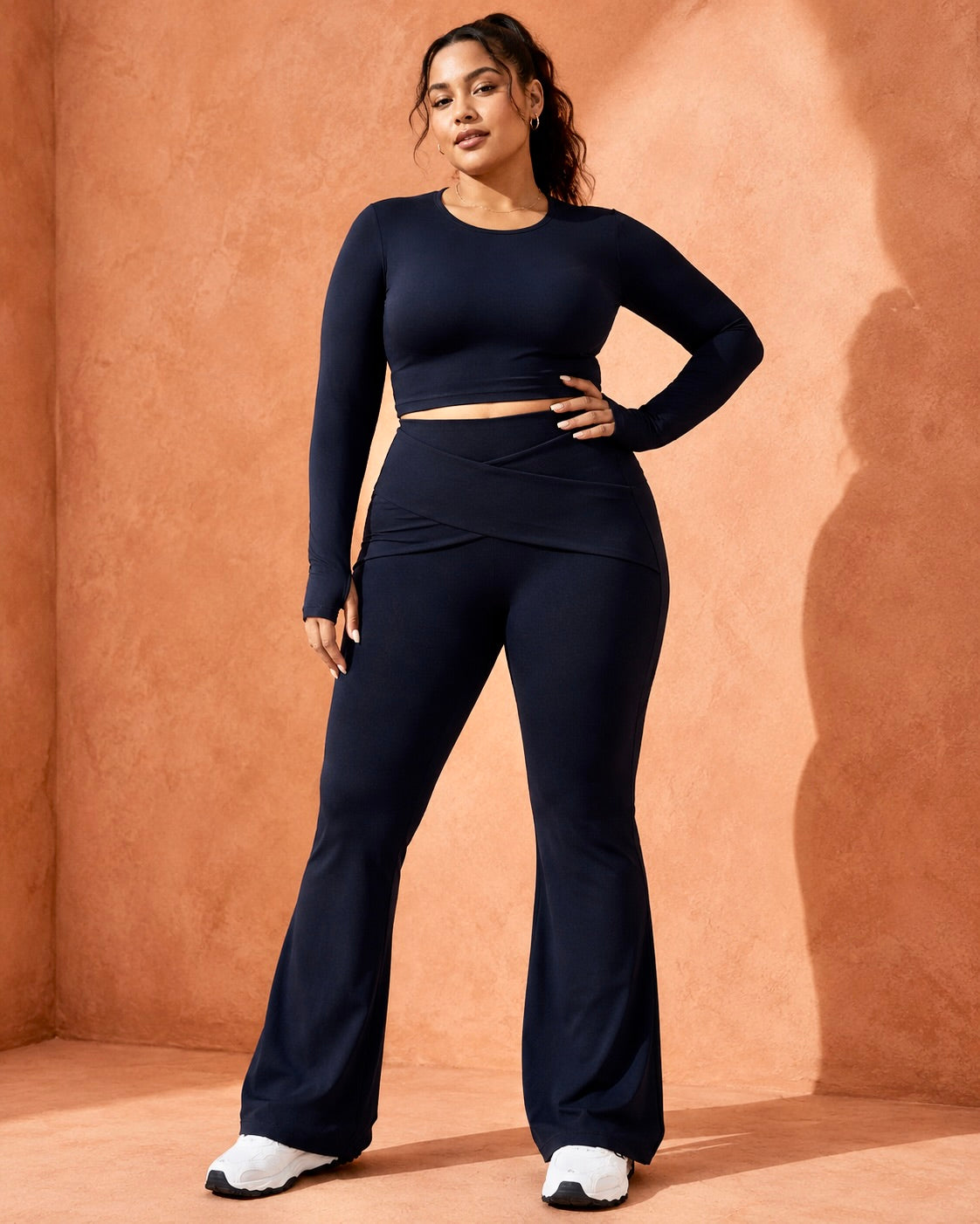 Legging de sport flare Jane, taille haute croisée — Maison Marianna