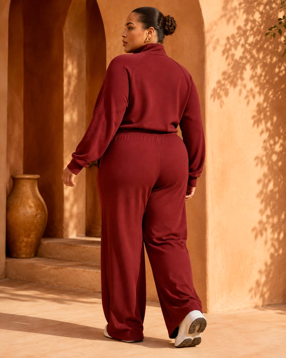 Ensemble survêtement Natasha, détail du col montant zippé — Maison Marianna