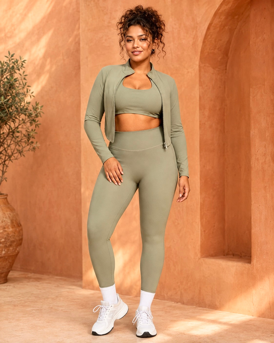 Ensemble de sport trois pièces Roberta, brassière à coques et legging taille haute — Maison Marianna